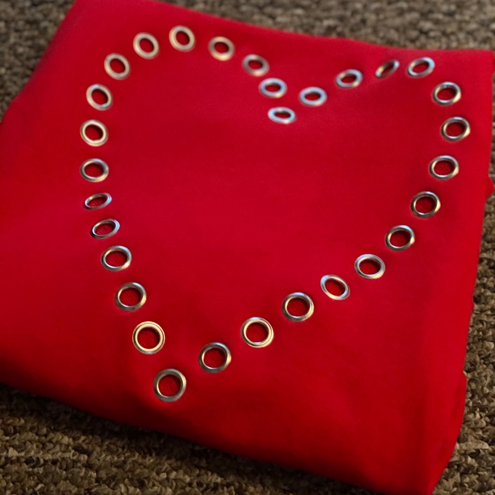 Red heart sweater. ❤️